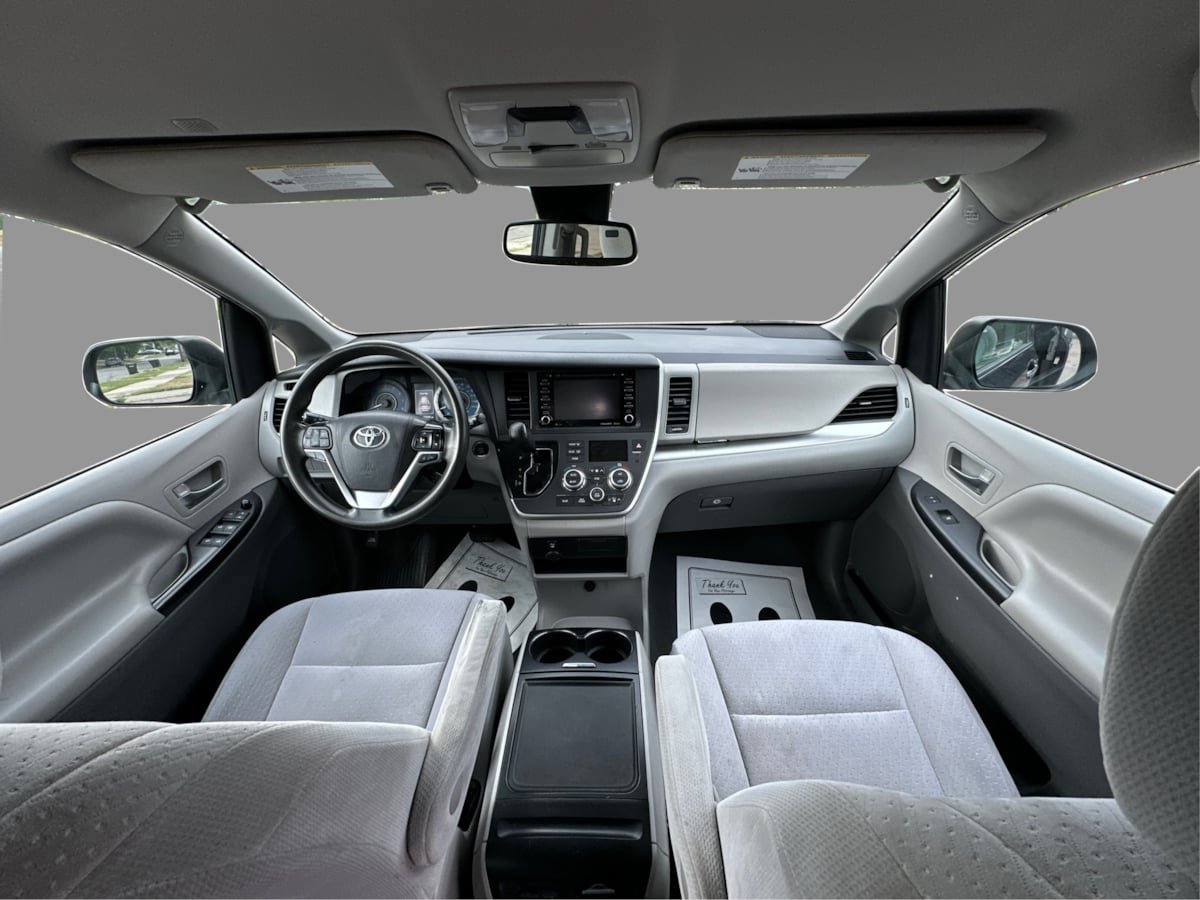 Used 2020 Toyota Sienna LE w/ LE Preferred Package FWD image 34