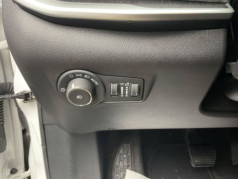 Used 2024 Jeep Compass Latitude AWD/4WD image 13