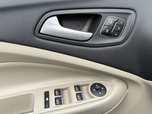 Used 2018 Ford Escape Titanium AWD/4WD image 15