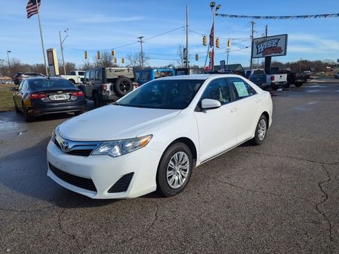 Used 2014 Toyota Camry LE image 7