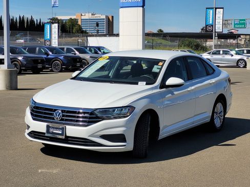 Used 2019 Volkswagen Jetta S image 9