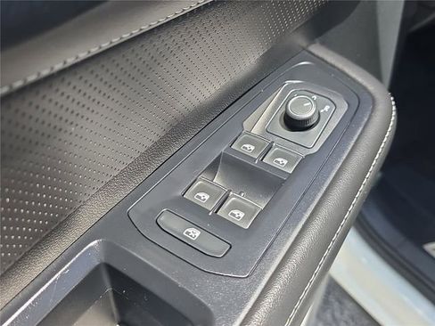 Used 2025 Volkswagen Atlas Cross Sport SE FWD image 16