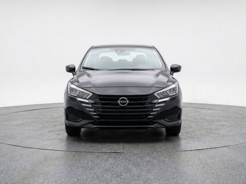 Used 2025 Nissan Versa SV image 2