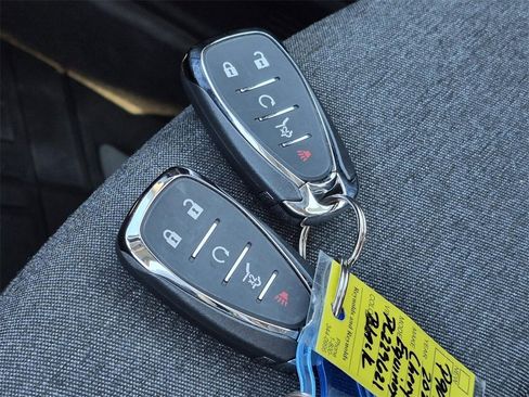 Used 2023 Chevrolet Equinox LT image 38