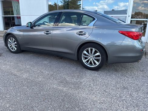 Used 2017 INFINITI Q50 2.0t w/ Moonroof Package RWD image 2