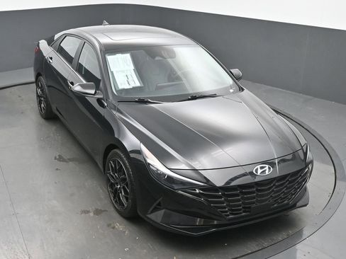 Used 2023 Hyundai Elantra Limited image 45