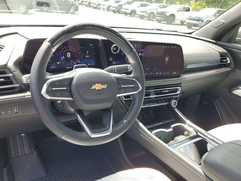 Used 2025 Chevrolet Traverse High Country w/ LPO, Floor Liner Package AWD/4WD image 8