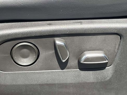 Used 2023 Cadillac Escalade Premium Luxury image 25