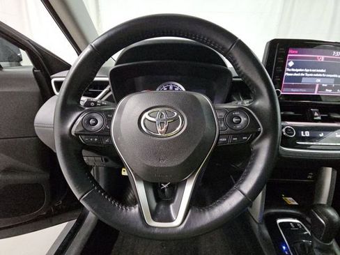 Used 2022 Toyota Corolla Cross LE image 7