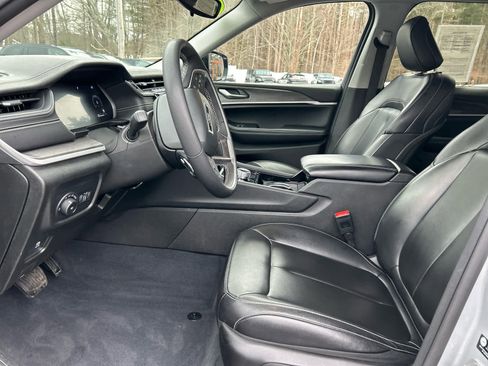 Used 2023 Jeep Grand Cherokee Limited w/ Black Appearance Package image 20