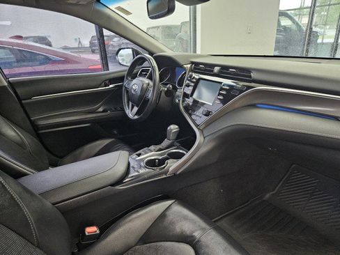 Used 2018 Toyota Camry XSE FWD image 12