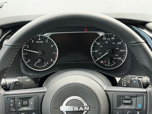 Used 2025 Nissan Pathfinder SV FWD image 23