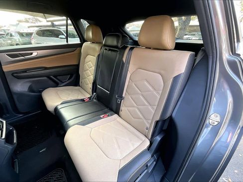 Used 2024 Volkswagen Atlas Cross Sport SE image 21