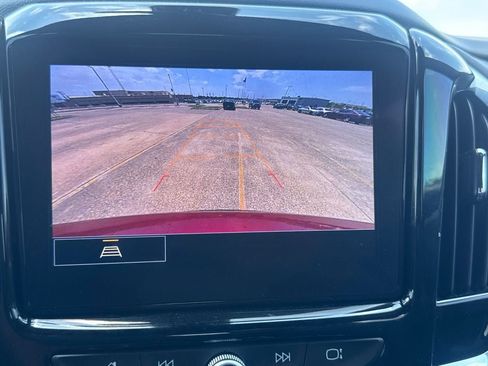 Used 2023 Chevrolet Traverse LT FWD image 45
