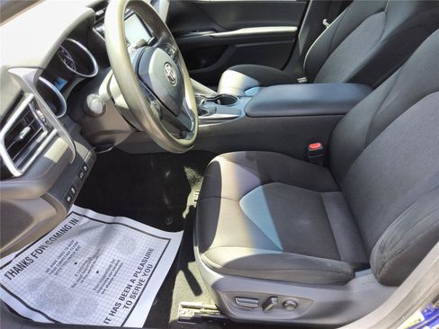Used 2018 Toyota Camry LE FWD image 16