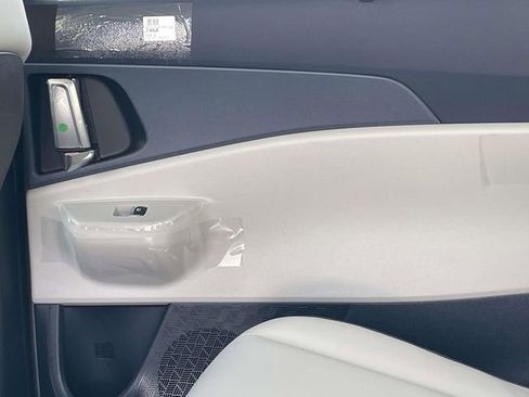 New 2026 Kia Carnival EX image 24