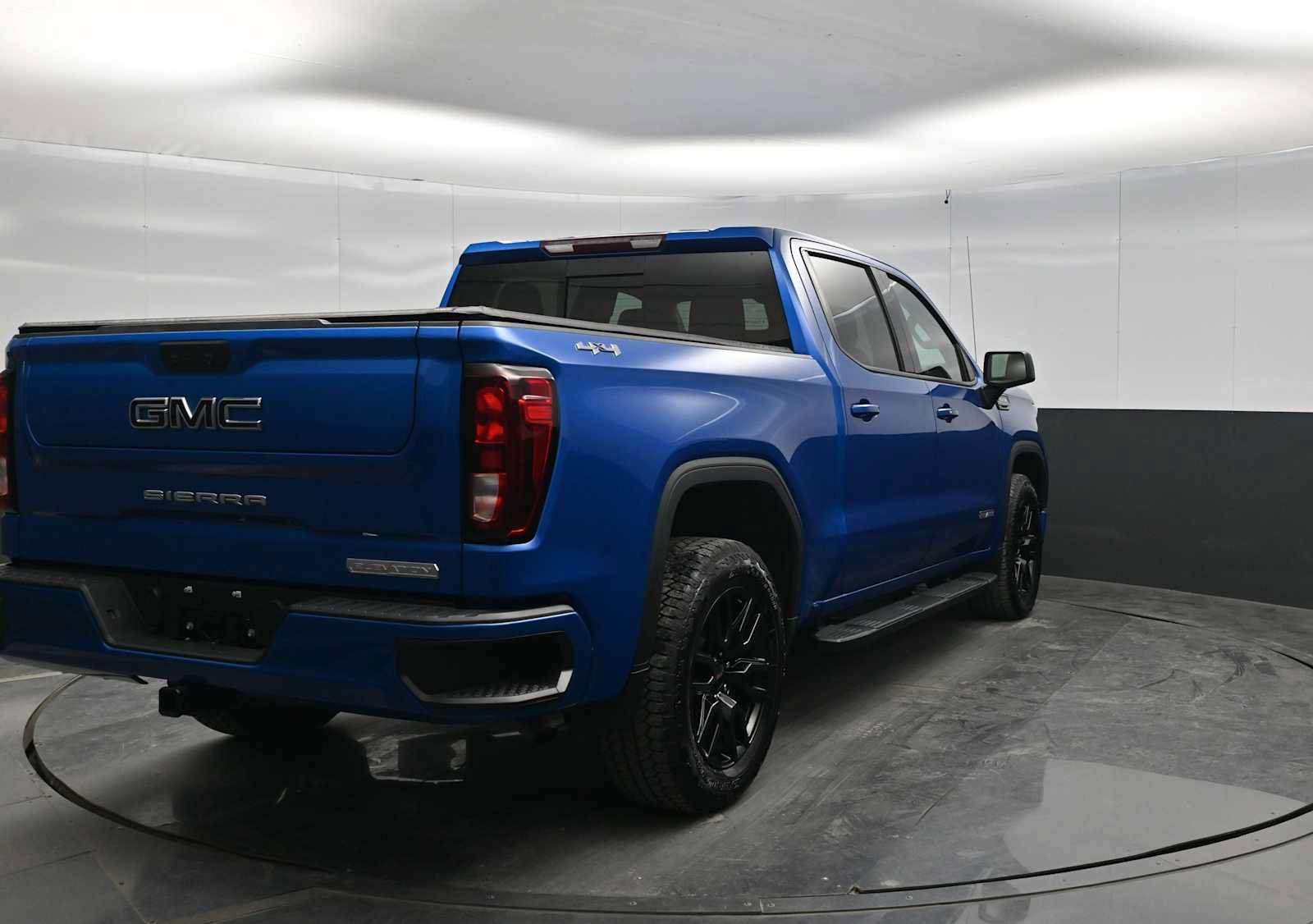 Used 2024 GMC Sierra 1500 Elevation w/ Preferred Package AWD/4WD image 7