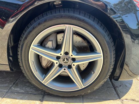 Used 2018 Mercedes-Benz E 400 4MATIC Sedan w/ Premium 3 Package image 12
