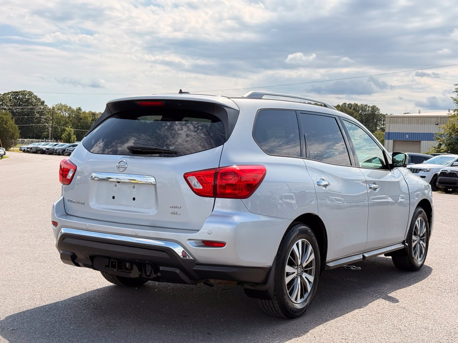 Used 2017 Nissan Pathfinder SL w/ SL Premium Package AWD/4WD image 8