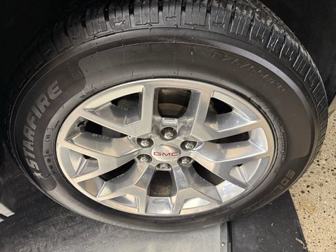 Used 2018 Chevrolet Suburban LT image 31