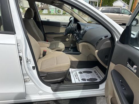 Used 2012 Hyundai Elantra w/ Preferred Pkg FWD image 13