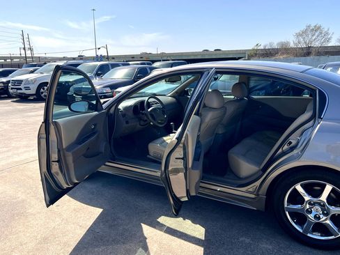 Used 2003 Nissan Altima 3.5 SE image 27