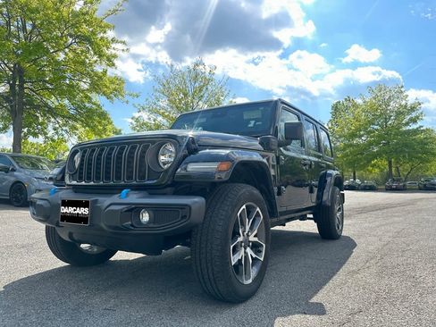 Used 2024 Jeep Wrangler Unlimited AWD/4WD image 32