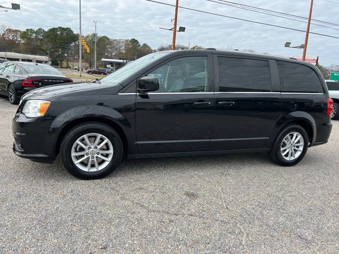 Used 2020 Dodge Grand Caravan SXT image 14