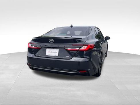 Used 2025 Toyota Camry SE w/ Convenience Package FWD image 5