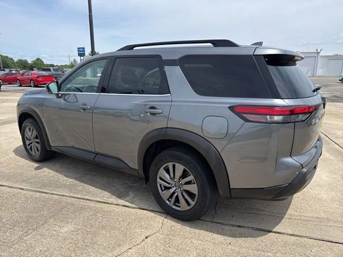 Used 2025 Nissan Pathfinder SV AWD/4WD image 14