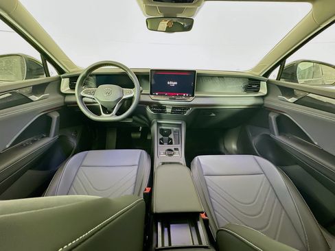 New 2026 Volkswagen Tiguan SE AWD/4WD image 17