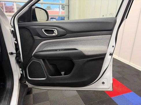 Used 2024 Jeep Compass Latitude AWD/4WD image 20