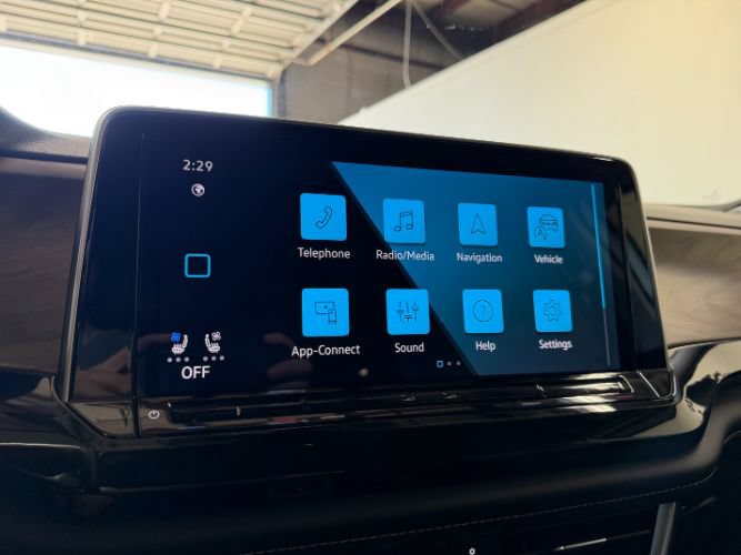 Used 2025 Volkswagen Atlas SE FWD image 16