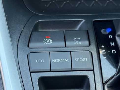 Used 2019 Toyota RAV4 XLE w/ Convenience Package FWD image 28