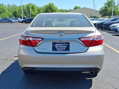 Used 2017 Toyota Camry SE w/ Moonroof Package FWD image 5