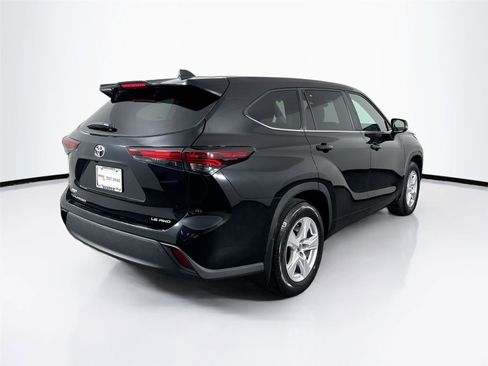 Certified 2024 Toyota Highlander LE image 2