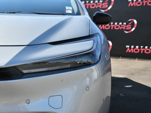 Used 2025 Toyota Prius LE image 11