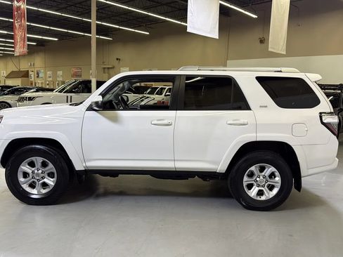 Used 2018 Toyota 4Runner SR5 RWD image 9