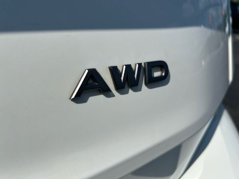 Used 2025 Nissan Rogue S AWD/4WD image 19