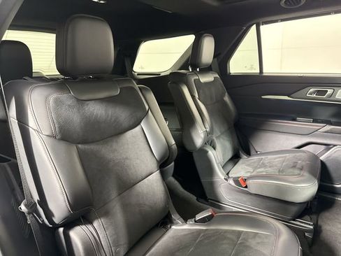 Used 2025 Ford Explorer ST image 15