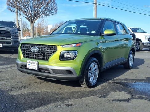 Used 2022 Hyundai Venue SE image 3