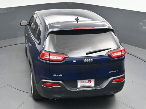 Used 2016 Jeep Cherokee Sport image 32