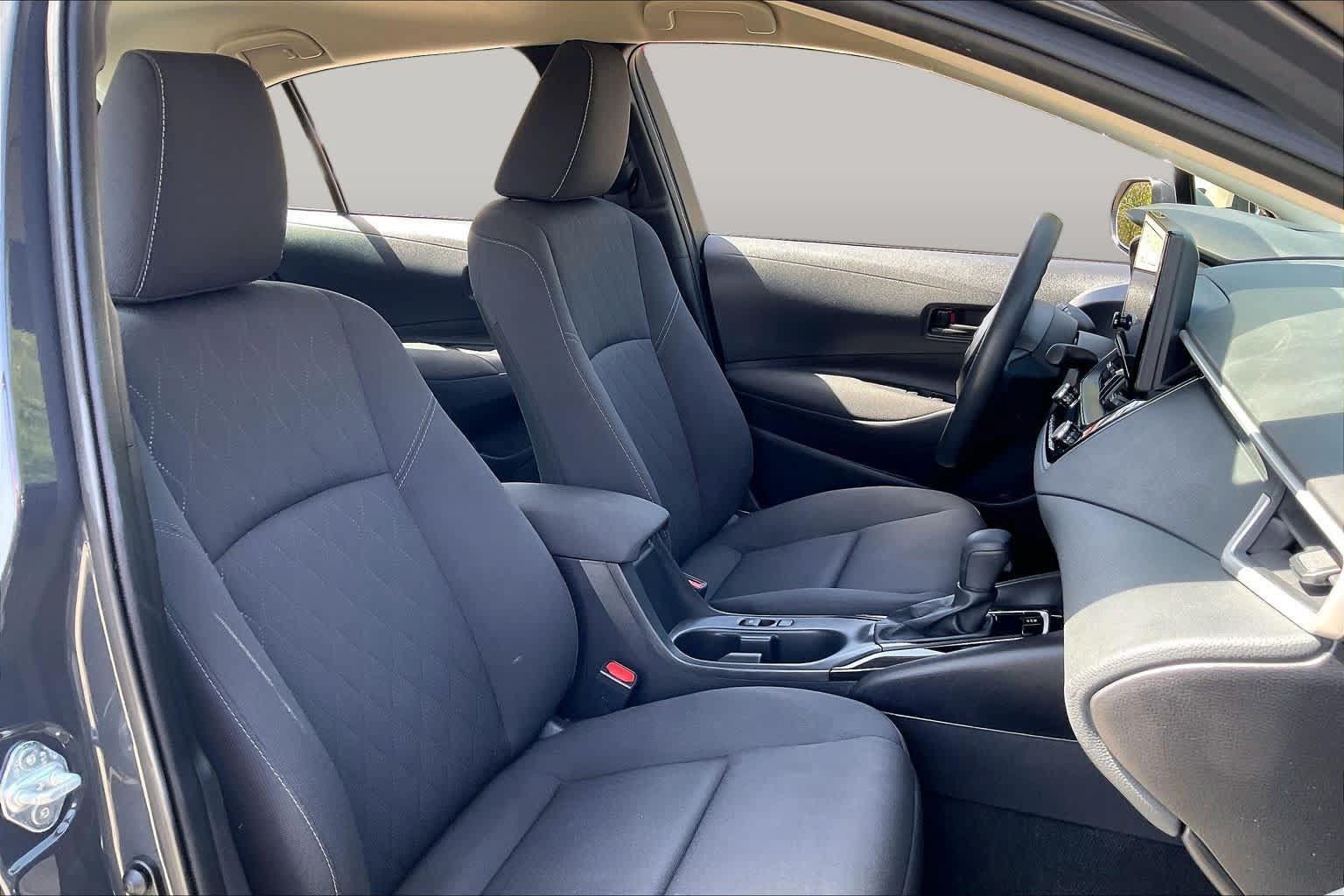 Used 2025 Toyota Corolla LE FWD image 9