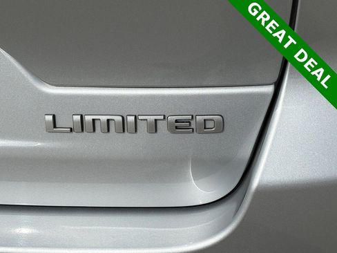 Used 2025 Jeep Grand Cherokee Limited w/ Luxury Tech Group II image 10