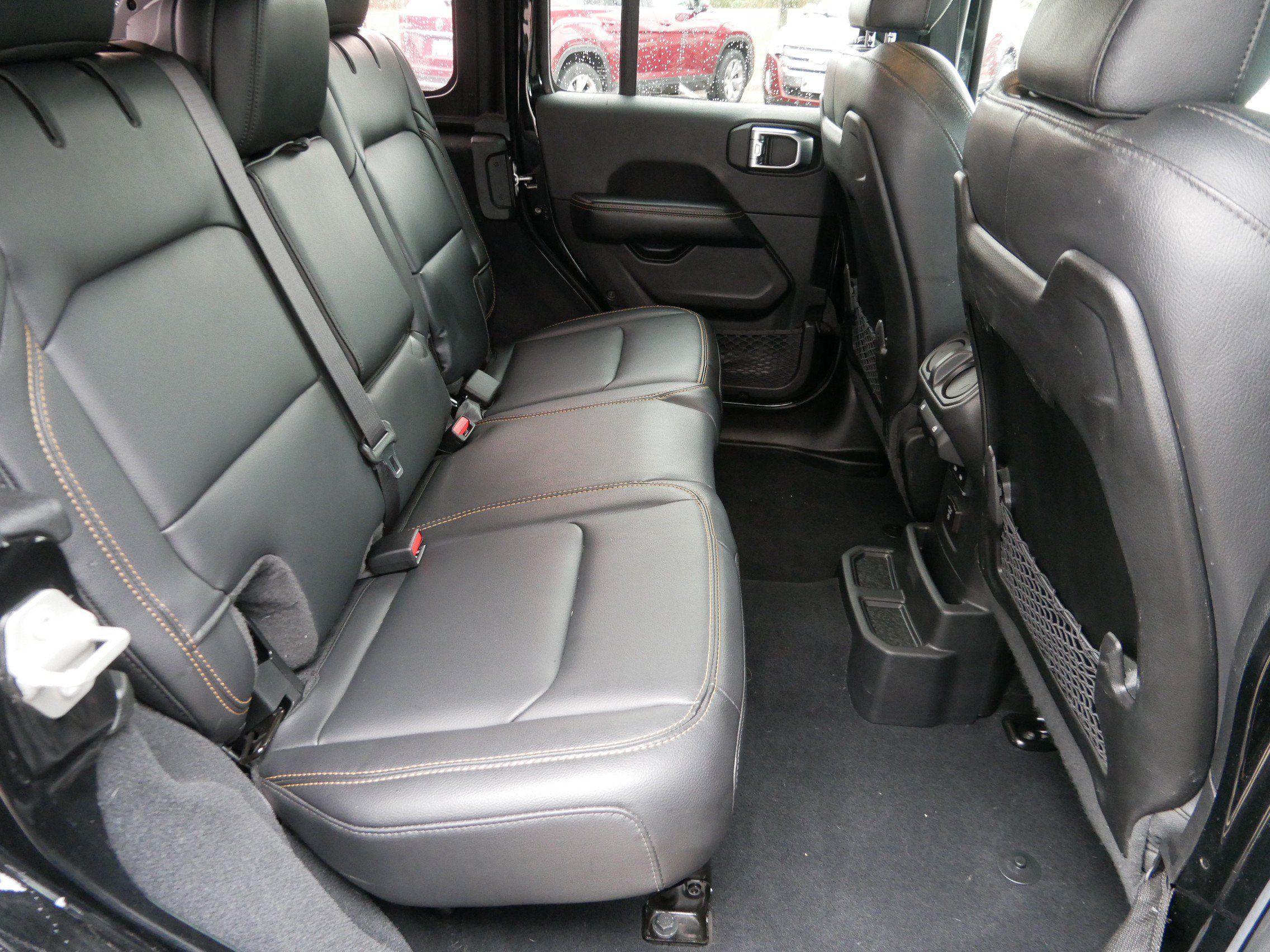 Used 2024 Jeep Wrangler Unlimited Sahara AWD/4WD image 22