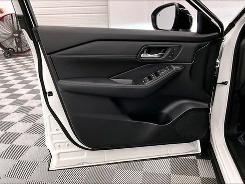 New 2025 Nissan Rogue SL w/ Tech Package AWD/4WD image 29
