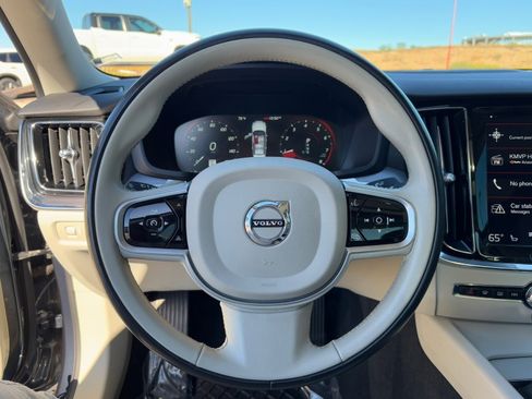 Used 2020 Volvo S60 T6 Momentum image 20