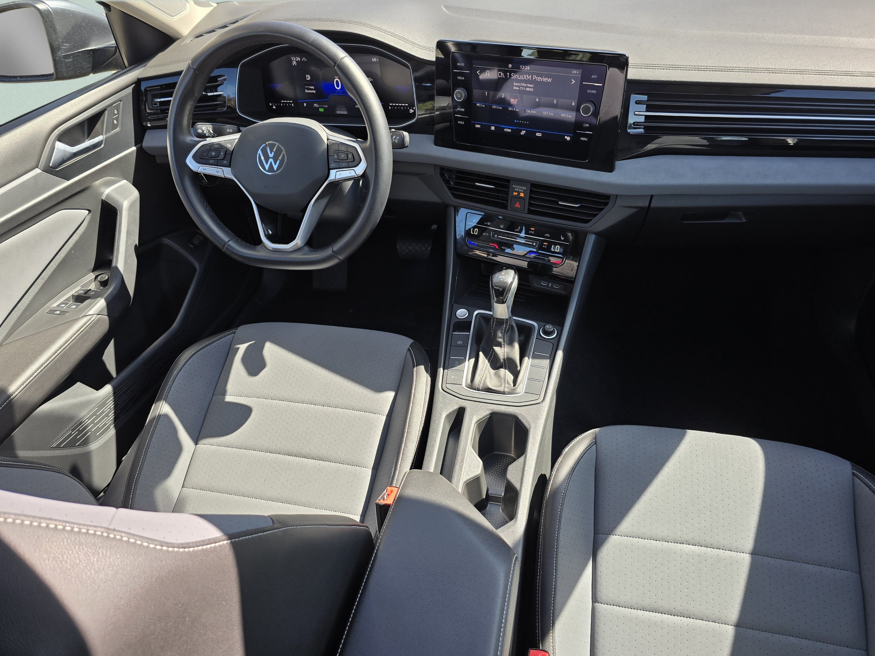 Used 2025 Volkswagen Jetta SE FWD image 31