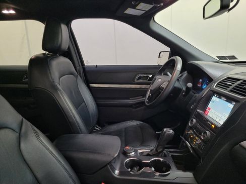 Used 2018 Ford Explorer XLT w/ Equipment Group 202A image 21