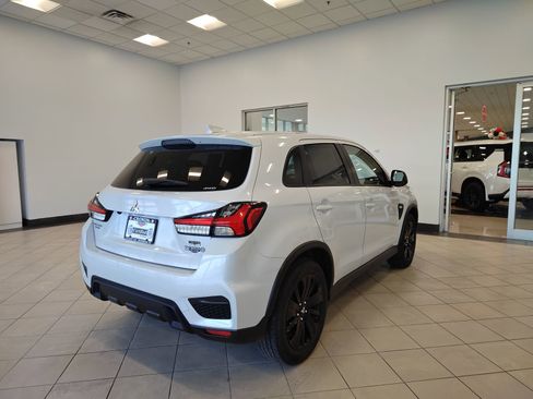 Used 2025 Mitsubishi Outlander Sport LE image 3